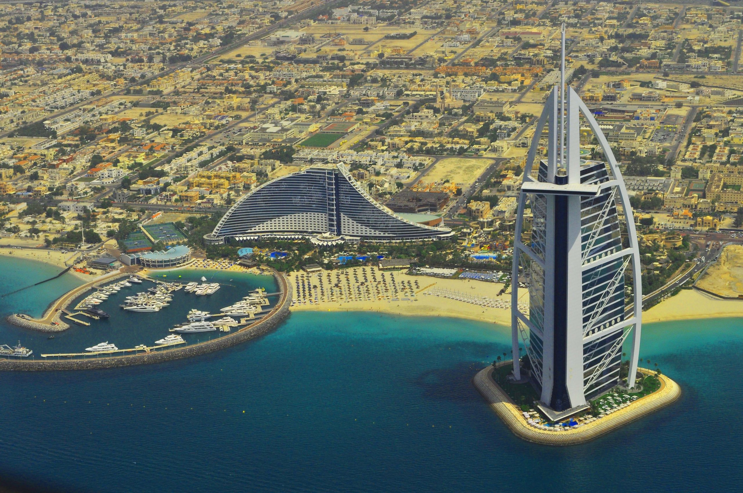 Kota modern, Uni Emirat Arab